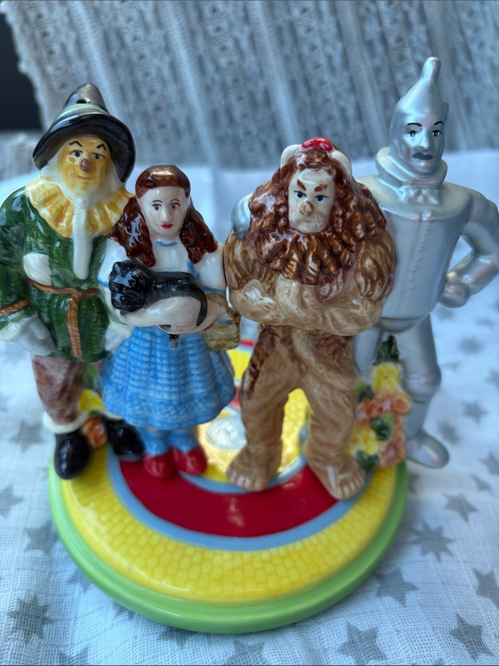 Classic Wizard of Oz Salt and Pepper – Multi-Color Collectible - Picture 3 of 8